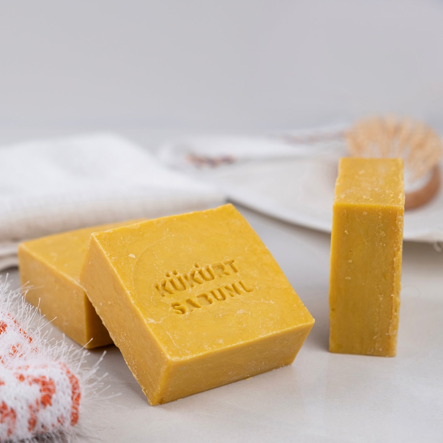 Kükürt içeren doğal sabun – yağlı ve akneli ciltler için arındırıcı ve dengeleyici bitkisel bakım ürünü