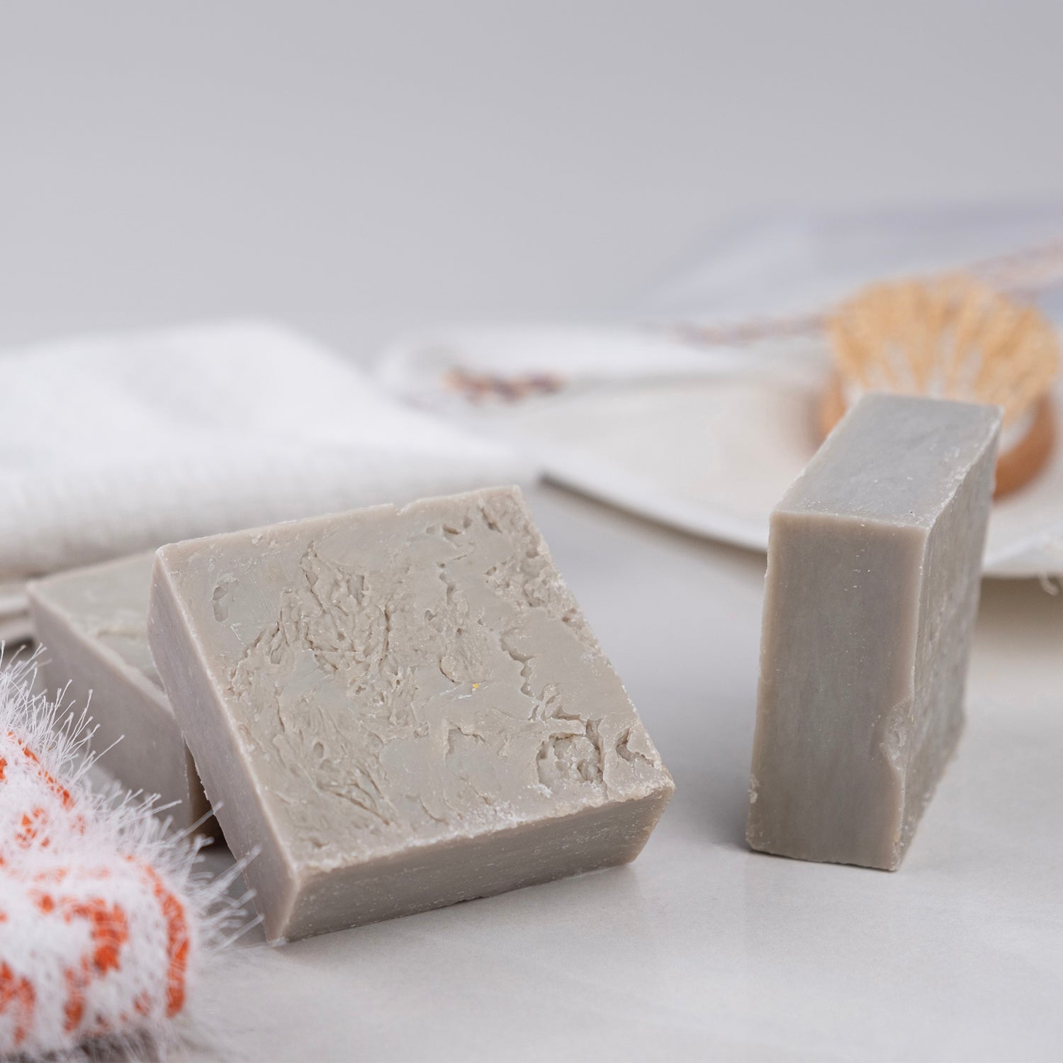 Doğal meşe külü içeren geleneksel sabun – arındırıcı, sivilce ve kepek karşıtı bitkisel bakım ürünü