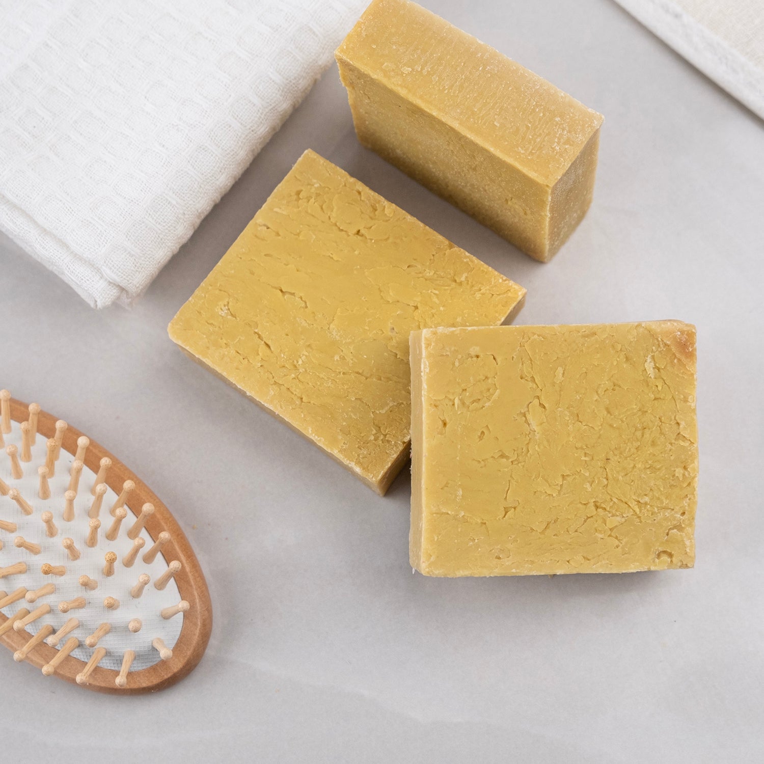 Salyangoz özü içeren doğal sabun – leke karşıtı, hücre yenileyici ve cilt onarıcı bitkisel bakım ürünü