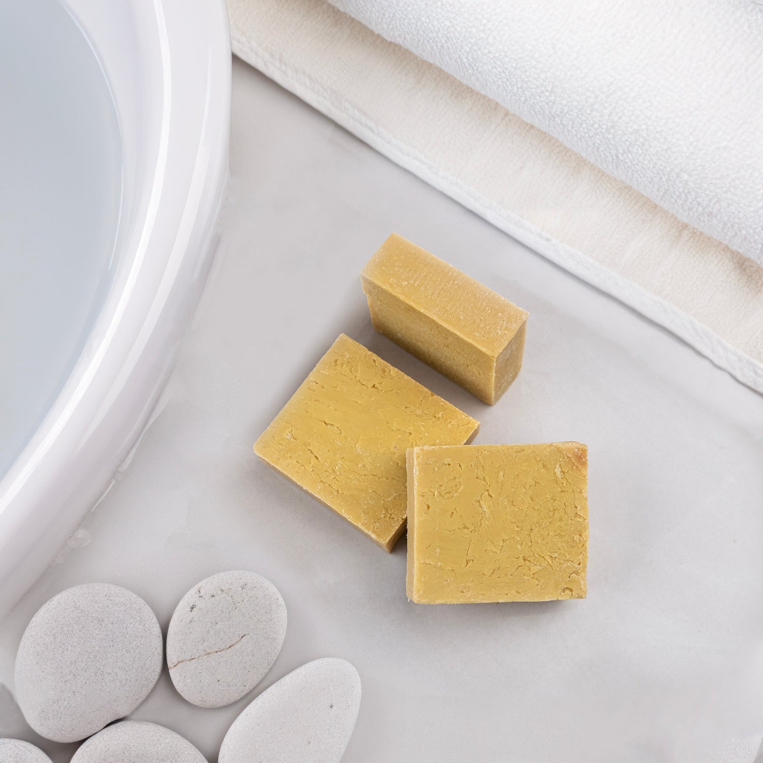 Salyangoz özü içeren doğal sabun – leke karşıtı, hücre yenileyici ve cilt onarıcı bitkisel bakım ürünü