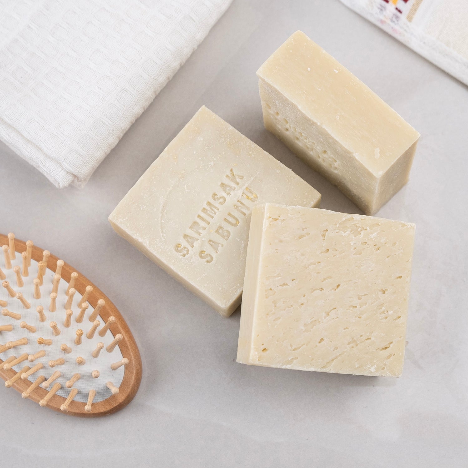 Sarımsak özü içeren doğal sabun – saç dökülmesine karşı etkili, saç köklerini besleyen bitkisel bakım ürünü