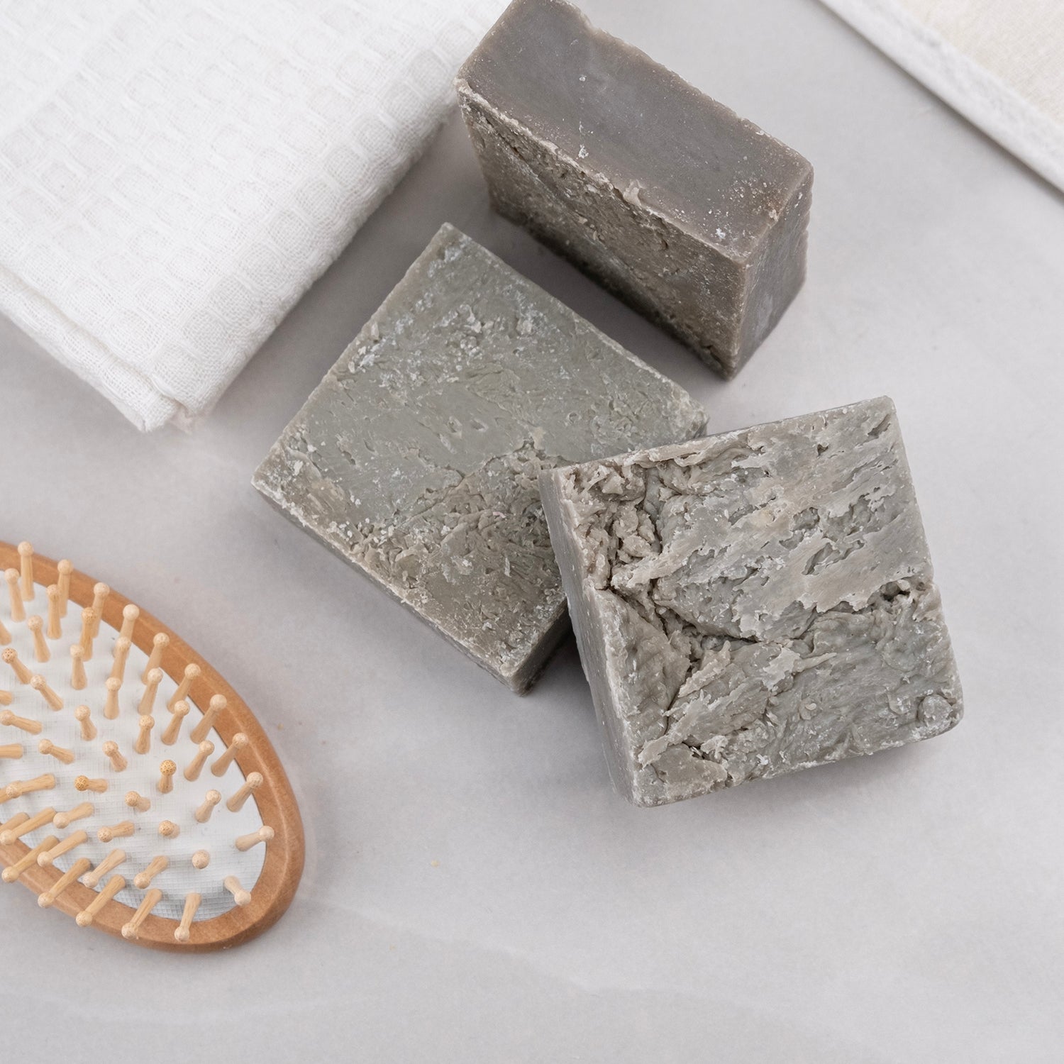 Mineral içerikli termal kil sabunu – gözenek temizleyici, yağ dengeleyici ve doğal cilt bakım sabunu