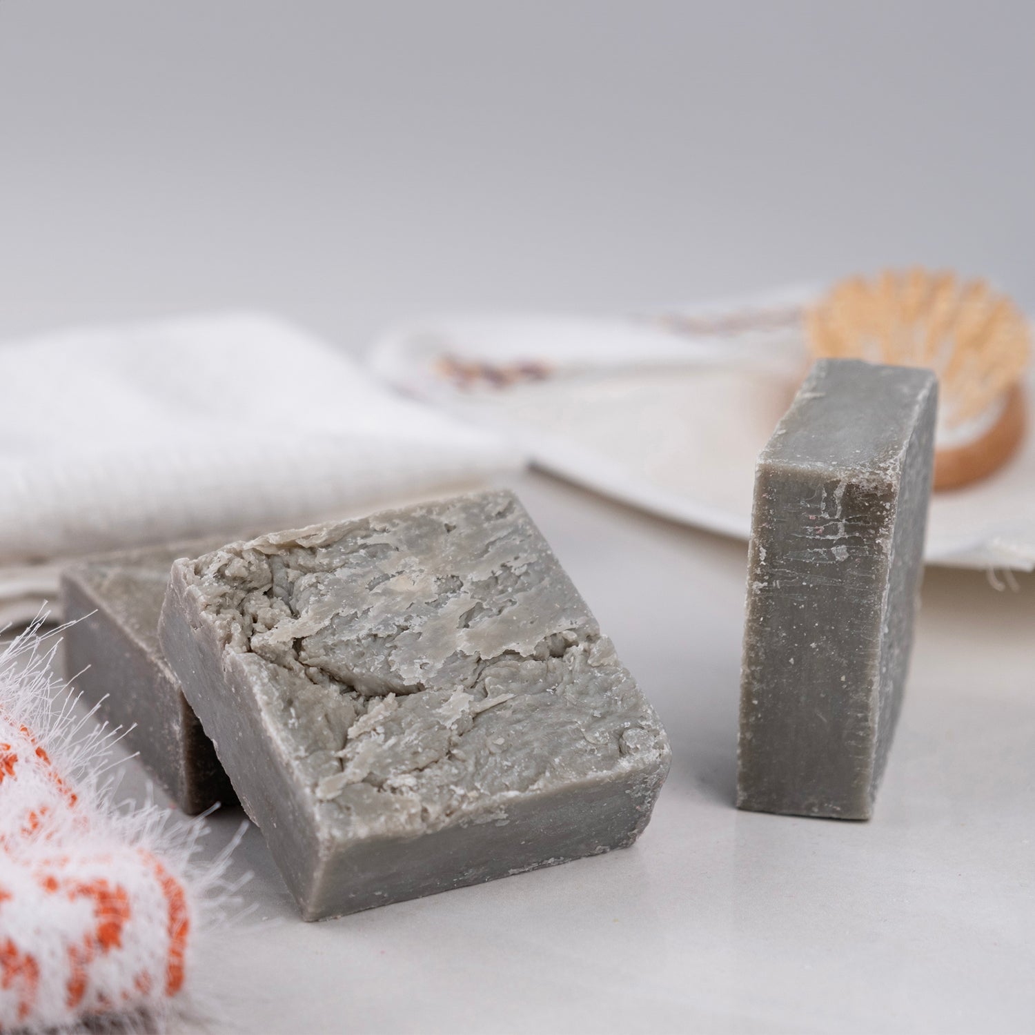 Mineral içerikli termal kil sabunu – gözenek temizleyici, yağ dengeleyici ve doğal cilt bakım sabunu