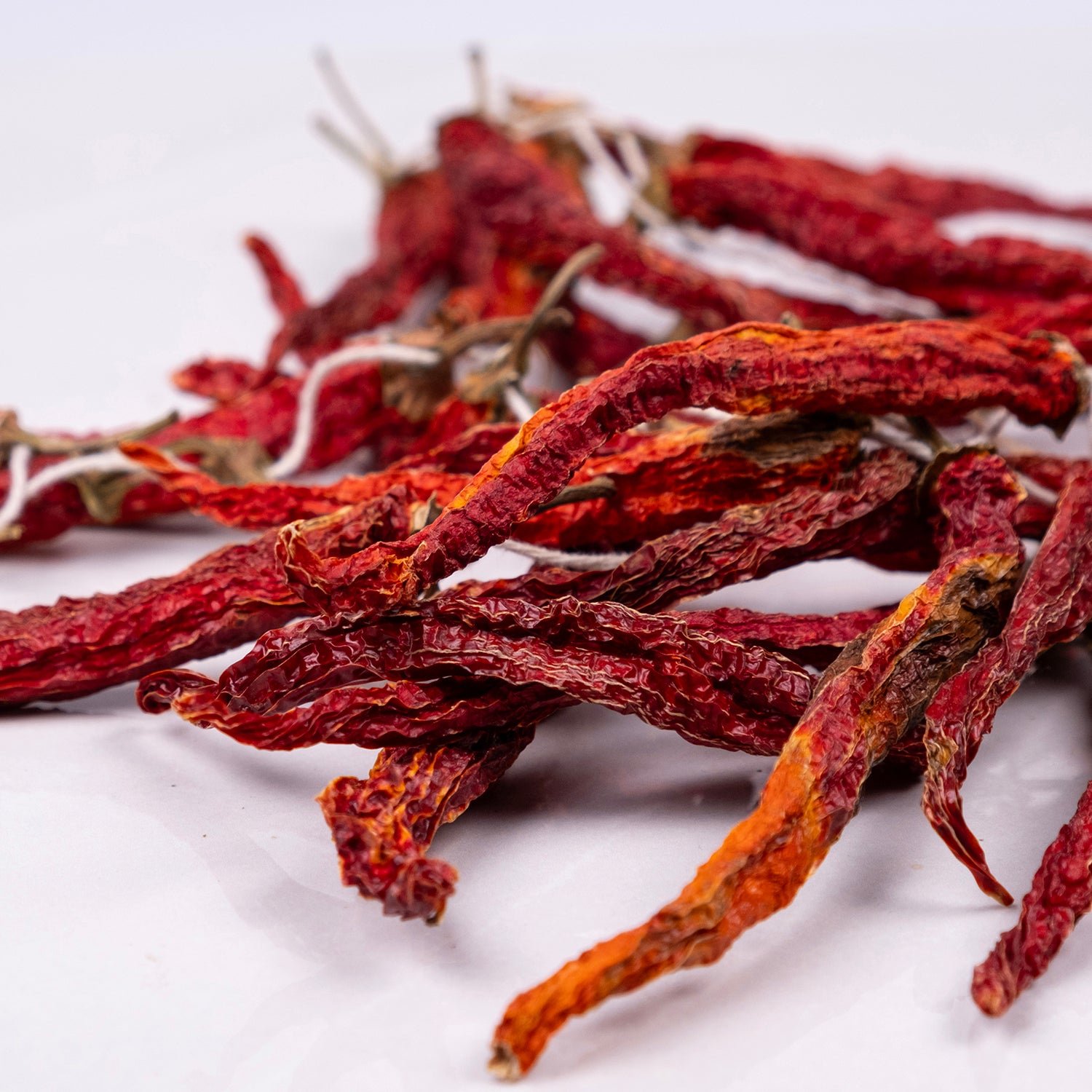 Doğal yöntemle kurutulmuş kızartmalık kuru biberler – çıtır dokulu ve katkısız atıştırmalık