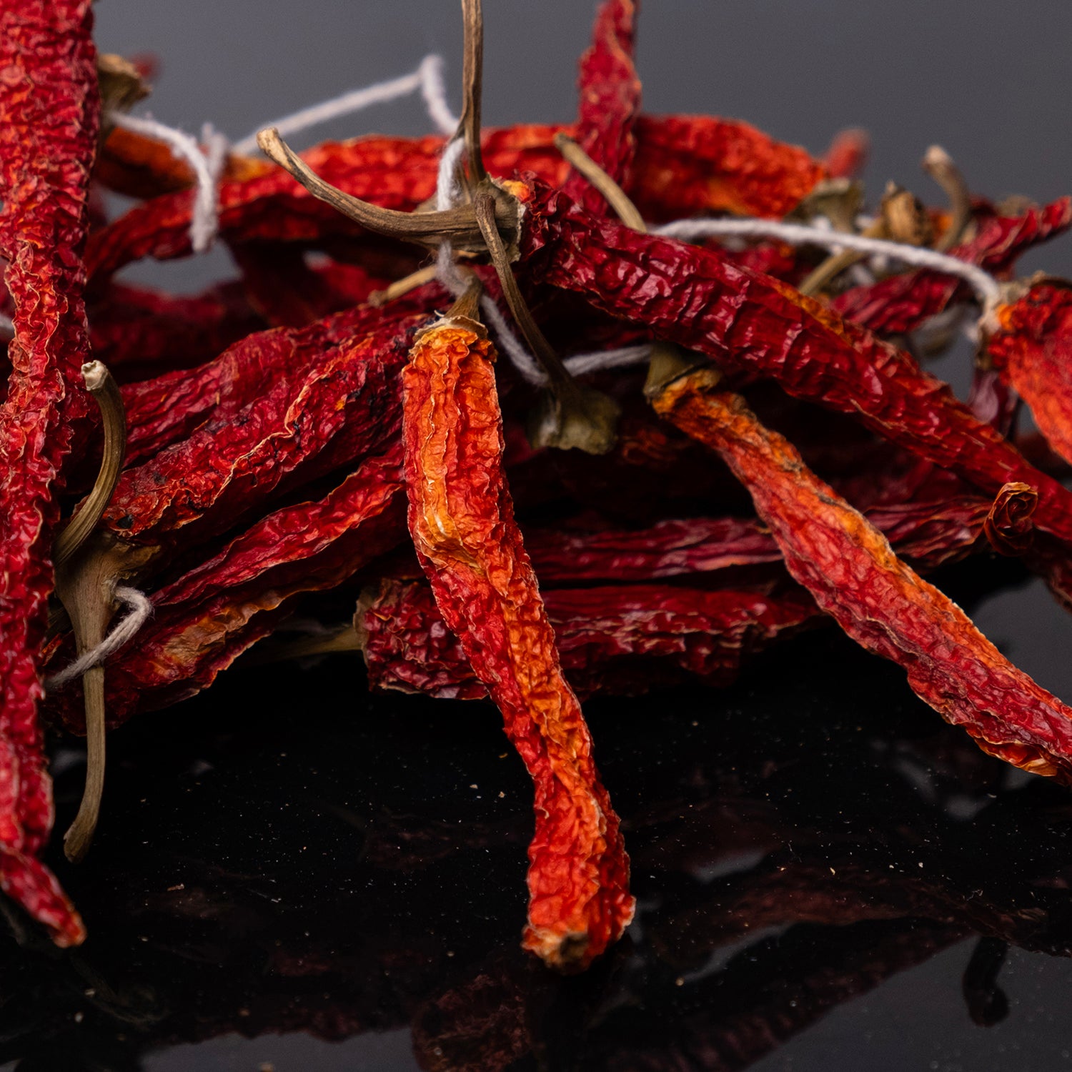 Doğal yöntemle kurutulmuş kızartmalık kuru biberler – çıtır dokulu ve katkısız atıştırmalık