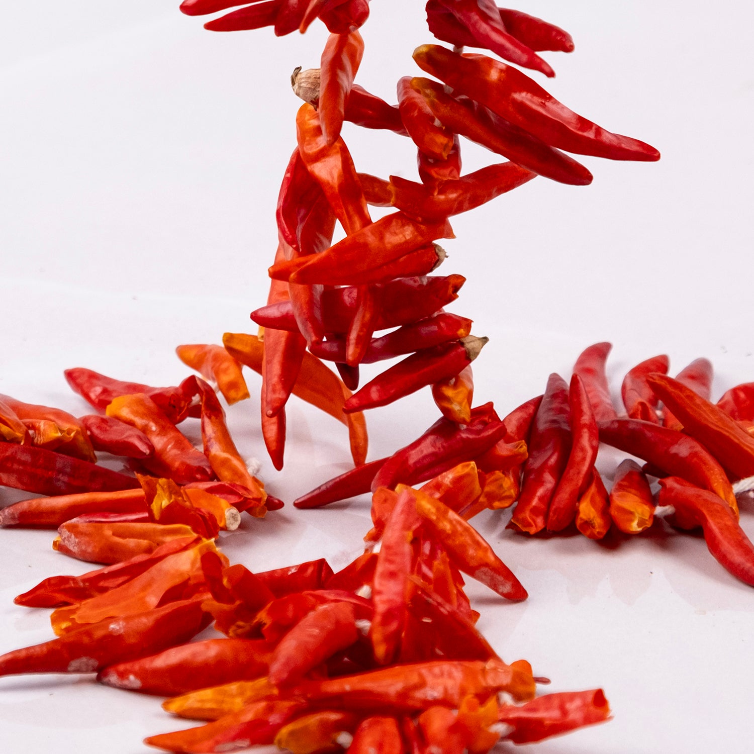 Güneşte kurutulmuş yakan acı biber kurusu – doğal, katkısız ve yoğun aromalı biber çeşidi