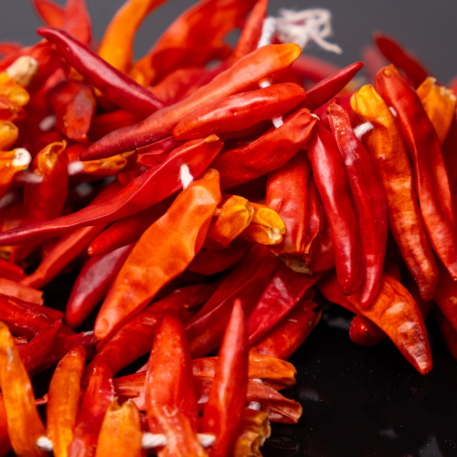 Güneşte kurutulmuş yakan acı biber kurusu – doğal, katkısız ve yoğun aromalı biber çeşidi