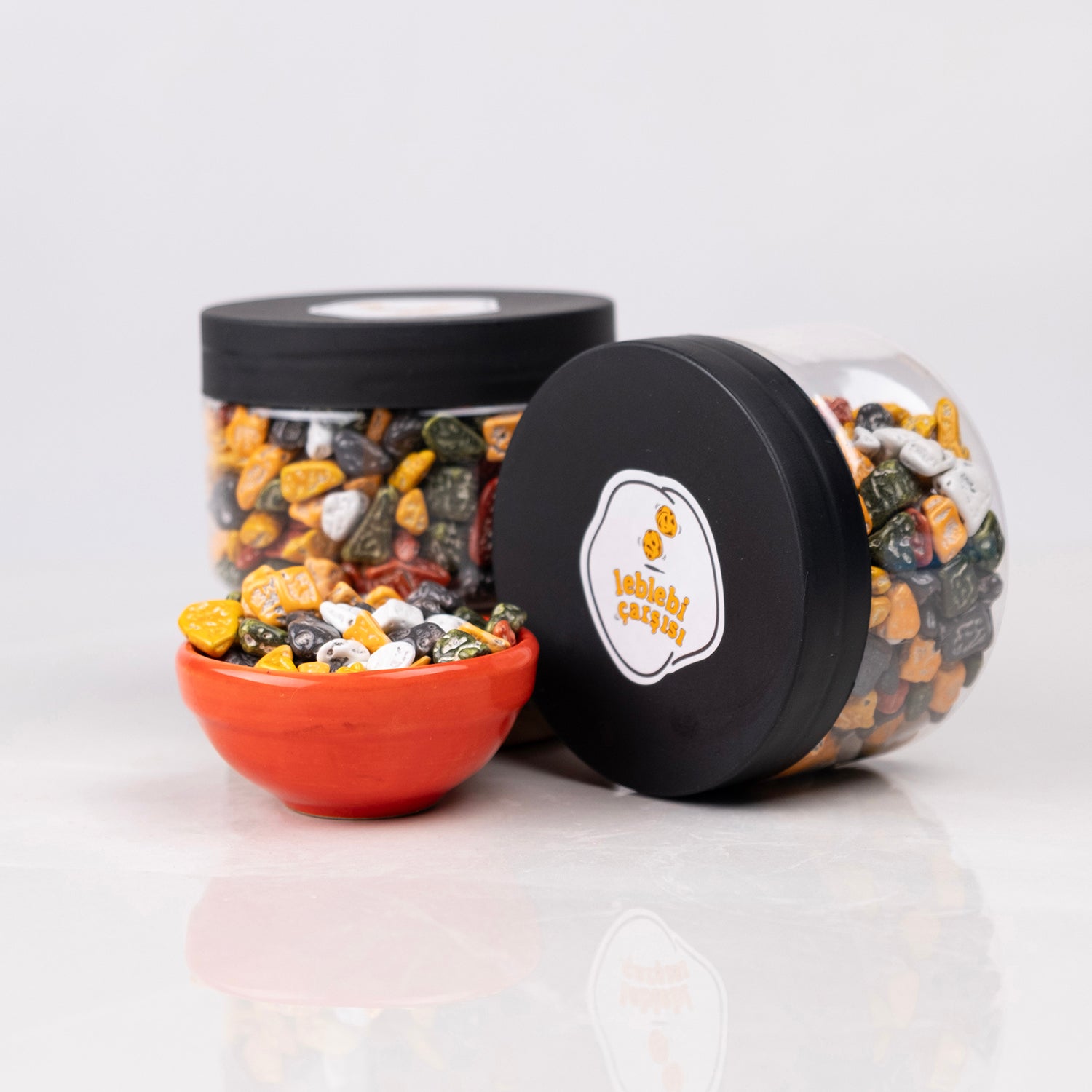 Taş görünümlü renkli çakıltaşı drajeler – sütlü çikolata kaplı dekoratif şekerleme