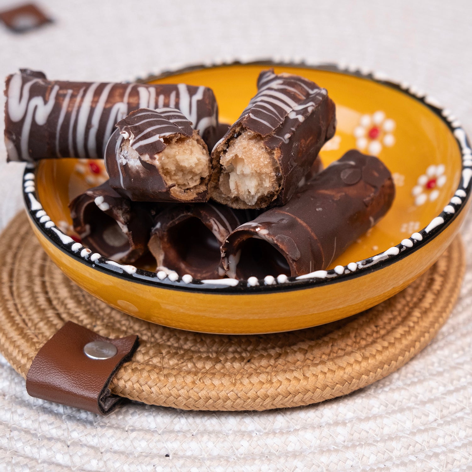 Çikolatalı Konya sarması – yumuşak irmik hamuru ve yoğun çikolata dolgulu geleneksel tatlı