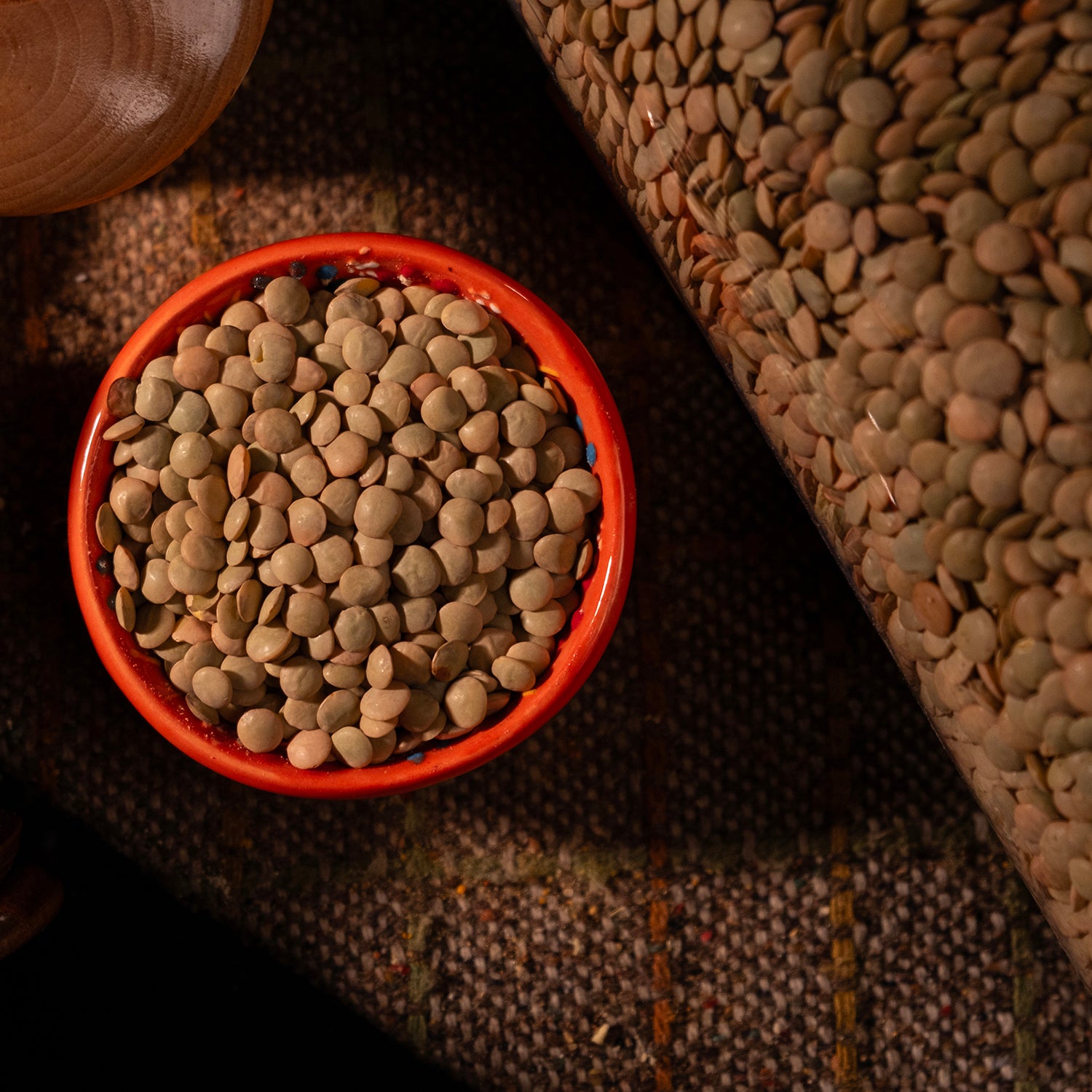 Yüksek proteinli yerli yeşil mercimek taneleri – doğal ve besleyici bakliyat ürünü