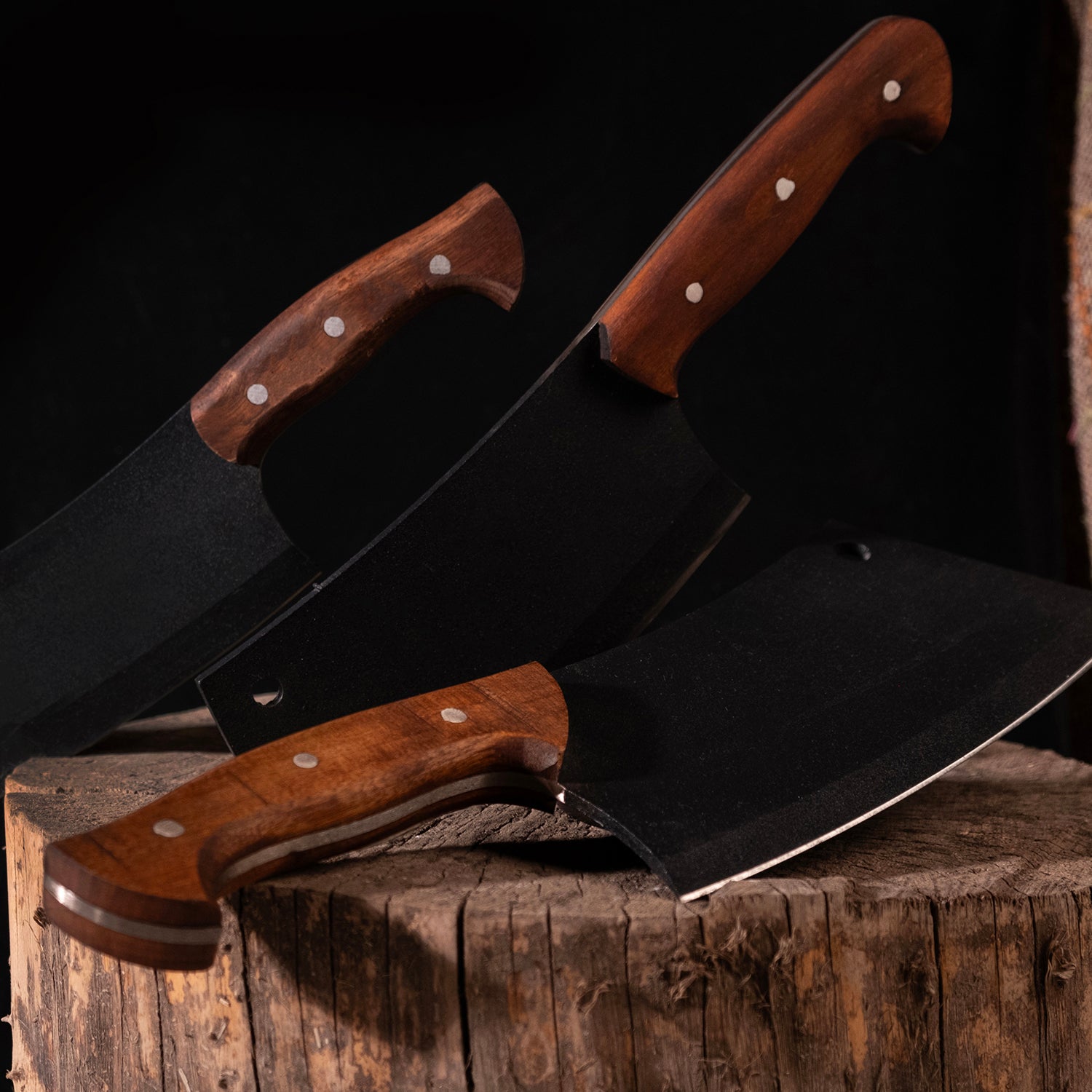 Karbon çelikten üretilmiş, ahşap saplı Sertel satır – profesyonel et parçalama bıçağı