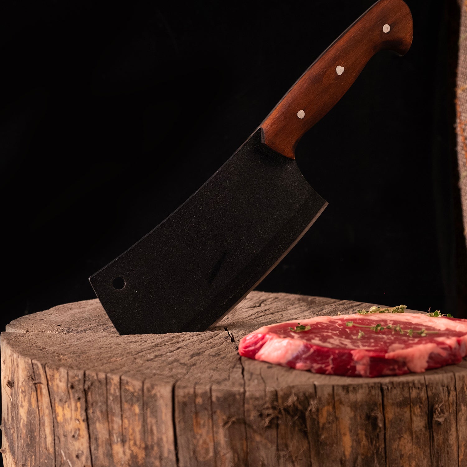 Karbon çelikten üretilmiş, ahşap saplı Sertel satır – profesyonel et parçalama bıçağı