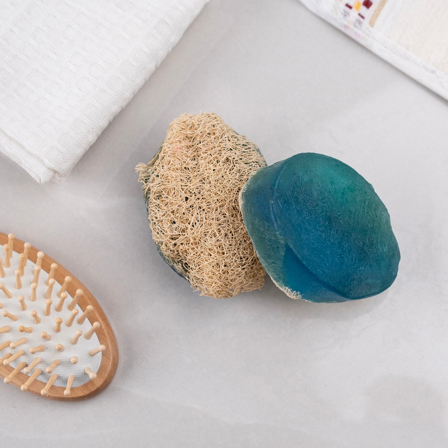 Kabak lifi ve argan yağı içeren doğal sabun – peeling etkili, besleyici ve yaşlanma karşıtı bitkisel cilt bakım ürünü