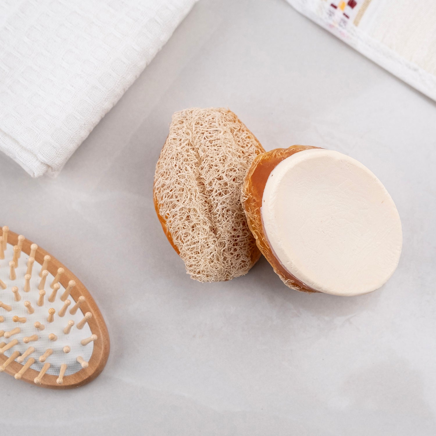 Kabak lifi, bal ve eşek sütü içeren doğal sabun – peeling etkili, nemlendirici ve besleyici bitkisel bakım sabunu