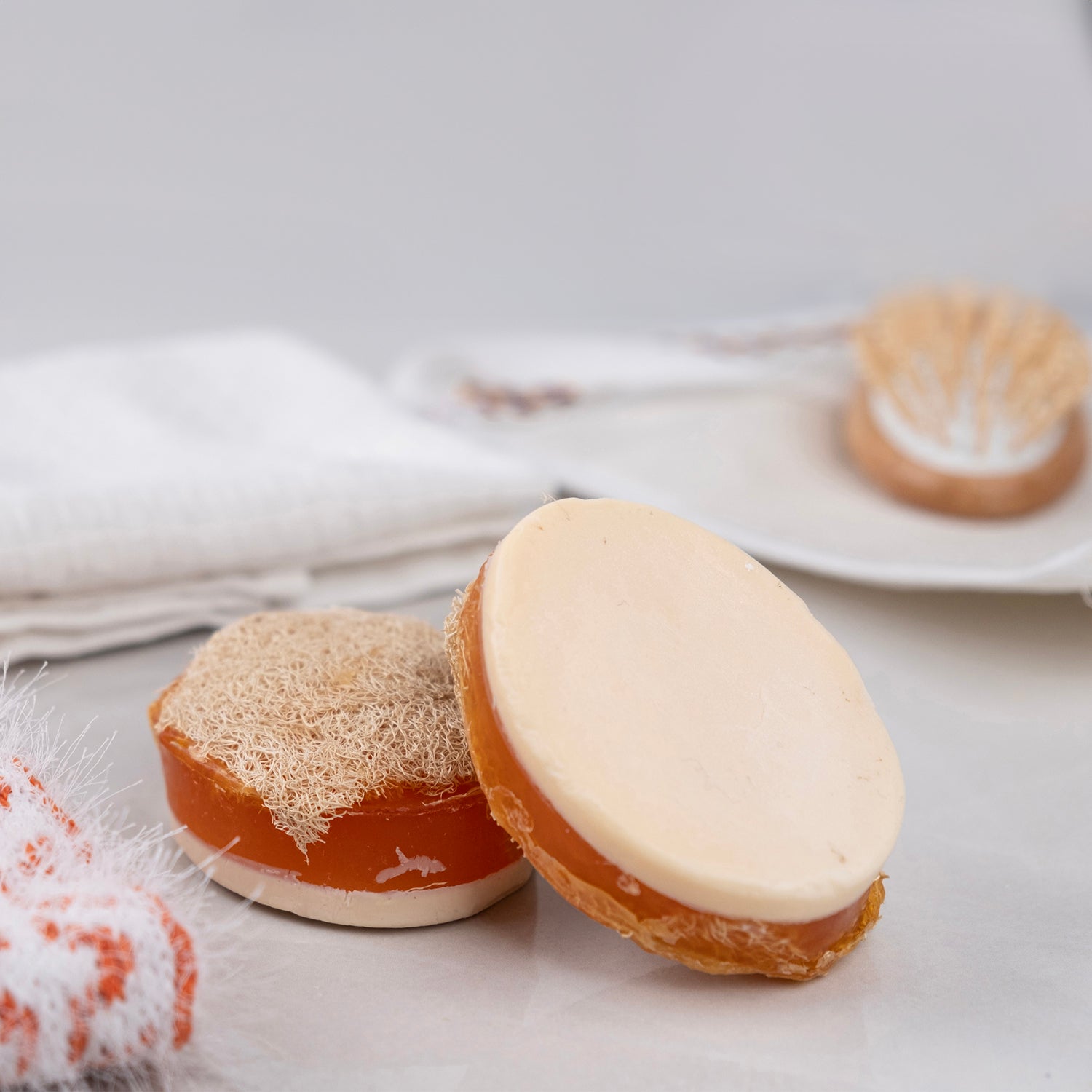 Kabak lifi, bal ve eşek sütü içeren doğal sabun – peeling etkili, nemlendirici ve besleyici bitkisel bakım sabunu