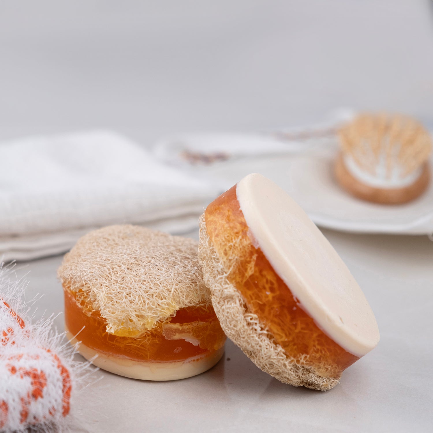 Kabak lifi, keçi sütü ve bal içeren doğal sabun – peeling etkili, nemlendirici ve yumuşatıcı bitkisel bakım ürünü