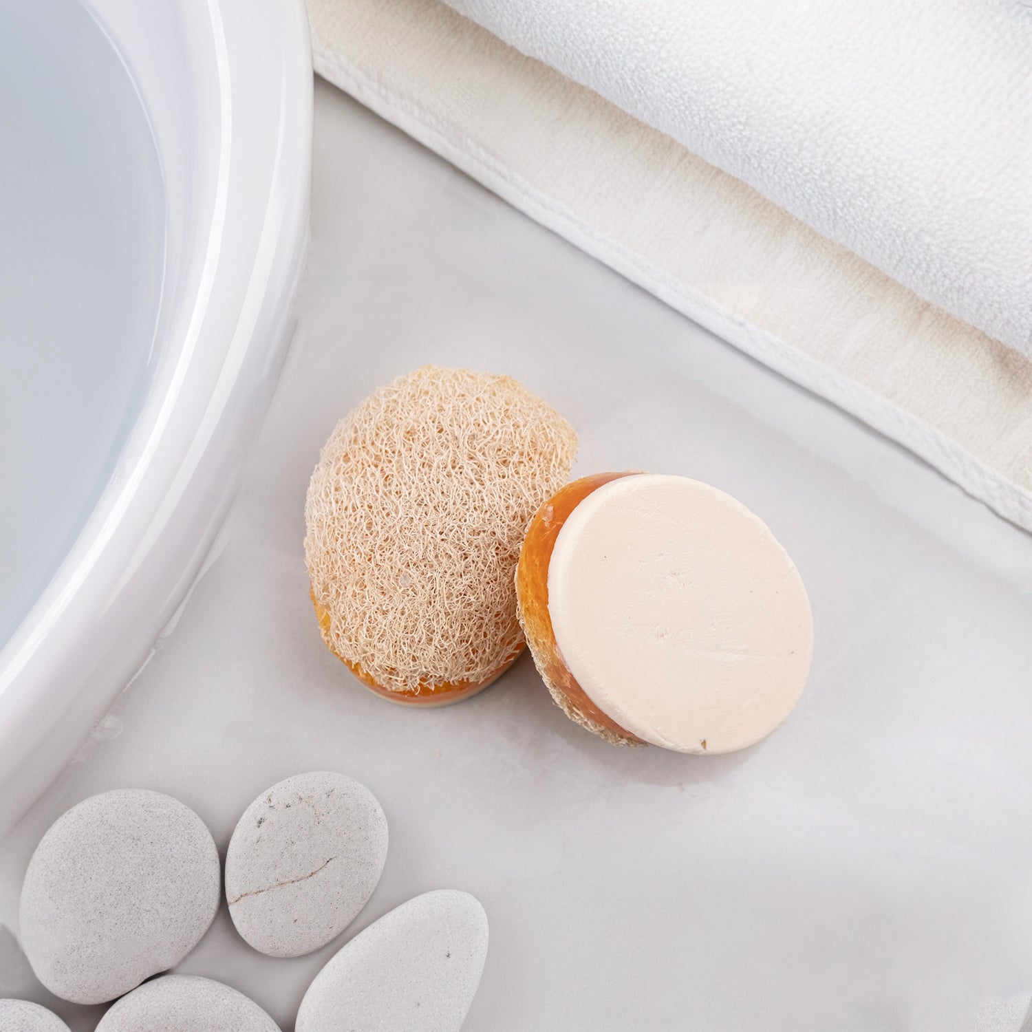 Kabak lifi, keçi sütü ve bal içeren doğal sabun – peeling etkili, nemlendirici ve yumuşatıcı bitkisel bakım ürünü