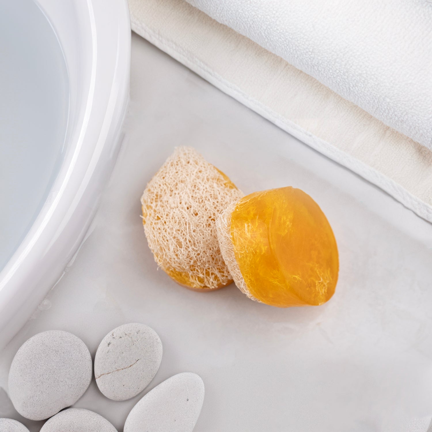 Bıttım yağı ve kabak lifi içeren doğal sabun – saç dökülmesine karşı etkili, peeling etkili ve bitkisel bakım ürünü