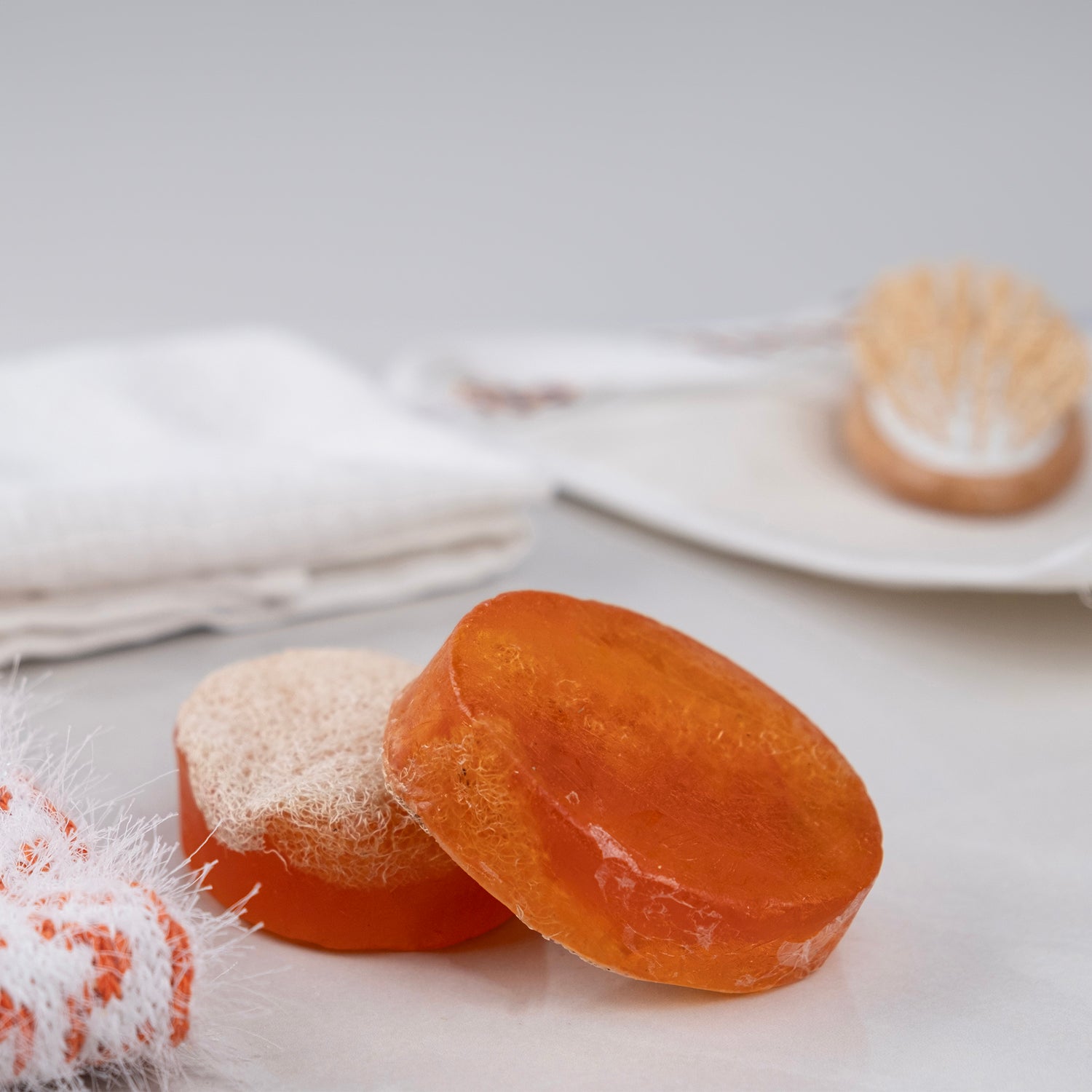 Mango özü ve kabak lifi içeren doğal sabun – peeling etkili, tropikal kokulu ve nemlendirici bitkisel bakım ürünü