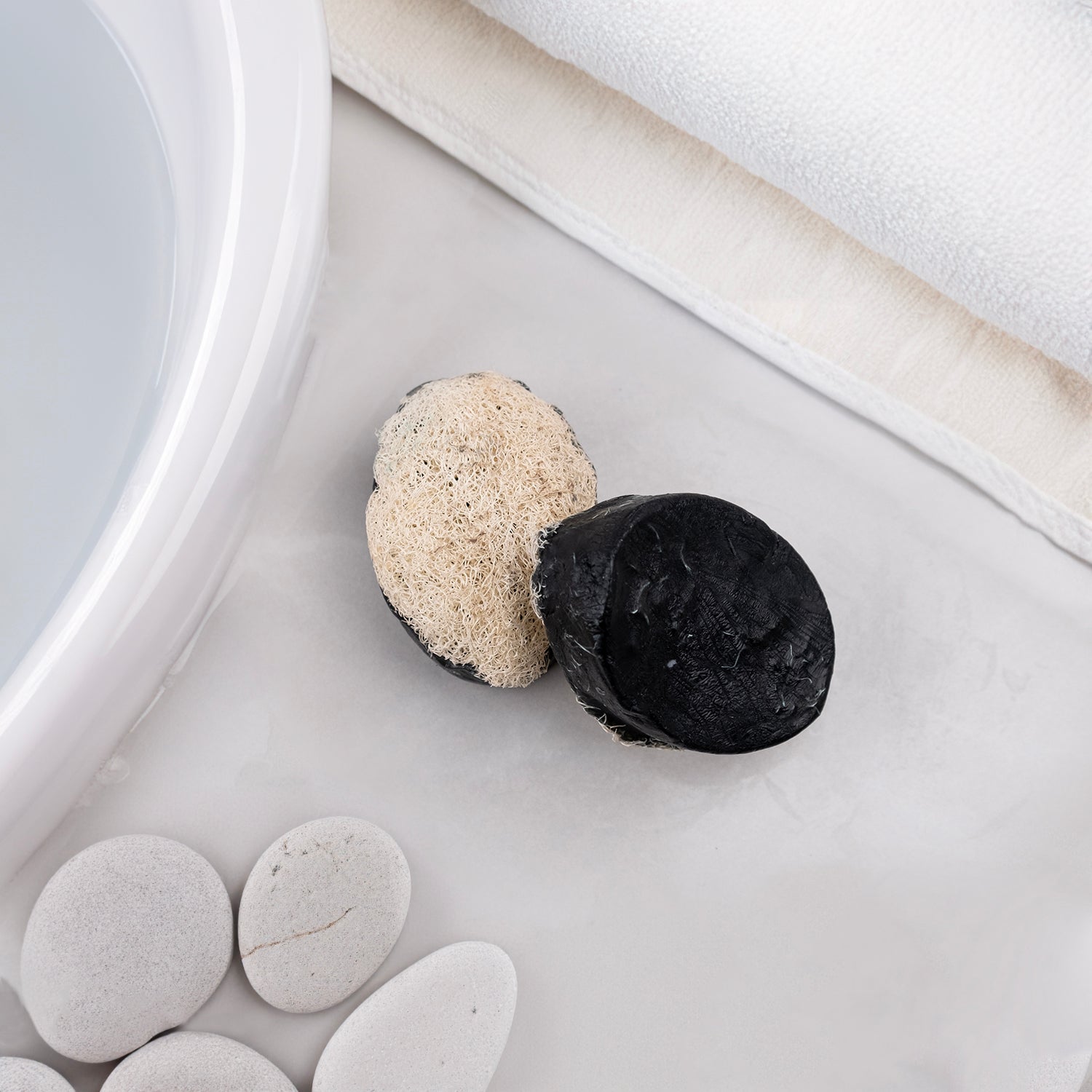 Kabak lifi ve ruşur taşı içeren doğal sabun – ölü deri arındırıcı, cilt tonu eşitleyici ve yenileyici bitkisel bakım ürünü