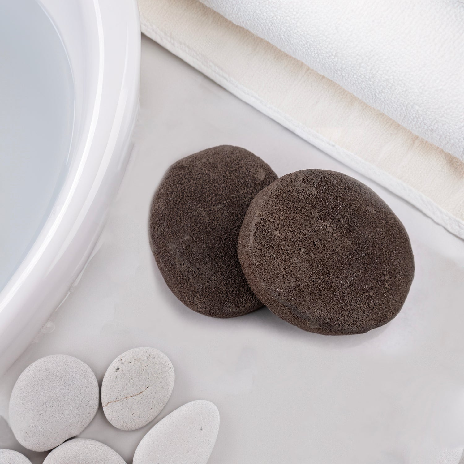 Amber özü ve doğal sünger içeren sabun – arındırıcı, kalıcı kokulu ve rahatlatıcı bitkisel bakım ürünü