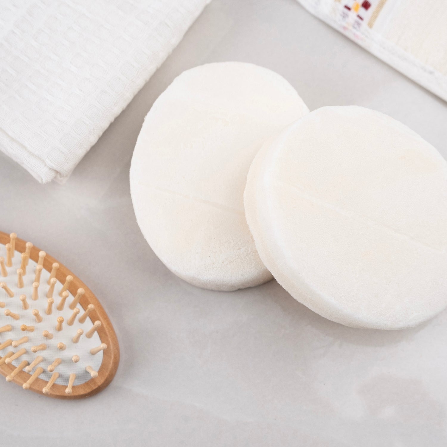 Eşek sütü ve doğal sünger içeren sabun – yoğun nemlendirici, hassas cilt dostu ve yumuşatıcı bitkisel bakım ürünü”