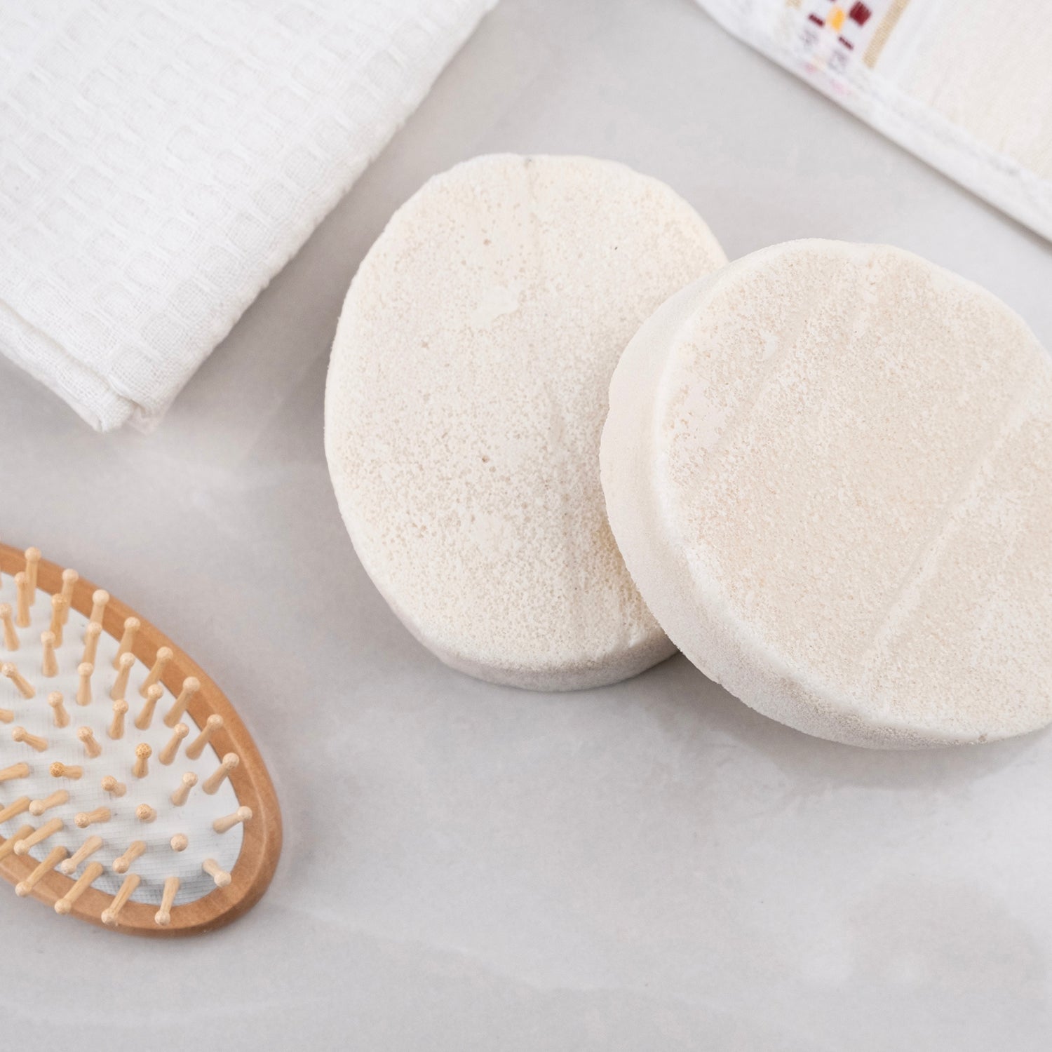 Keçi sütü ve doğal sünger içeren sabun – nemlendirici, yumuşatıcı ve kuru ciltler için besleyici doğal bakım ürünü