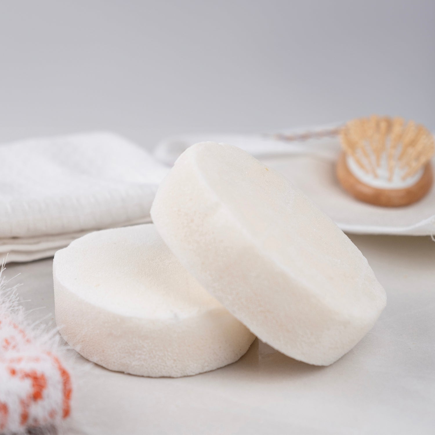 Keçi sütü ve doğal sünger içeren sabun – nemlendirici, yumuşatıcı ve kuru ciltler için besleyici doğal bakım ürünü