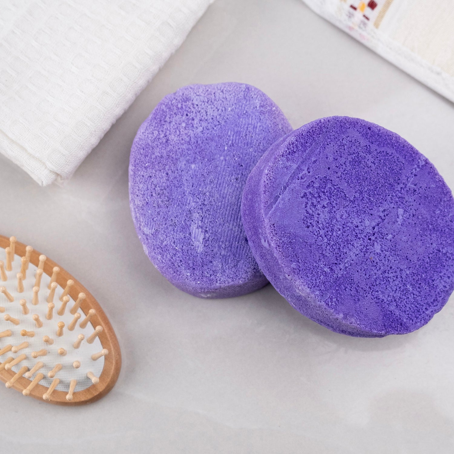 Lavanta özü ve doğal sünger içeren sabun – rahatlatıcı etkili, ferahlatıcı ve nazikçe arındırıcı doğal bakım ürünü