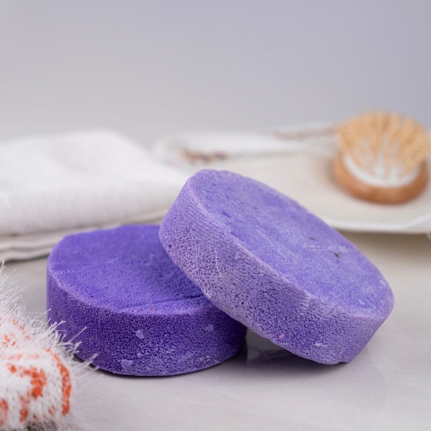 Lavanta özü ve doğal sünger içeren sabun – rahatlatıcı etkili, ferahlatıcı ve nazikçe arındırıcı doğal bakım ürünü