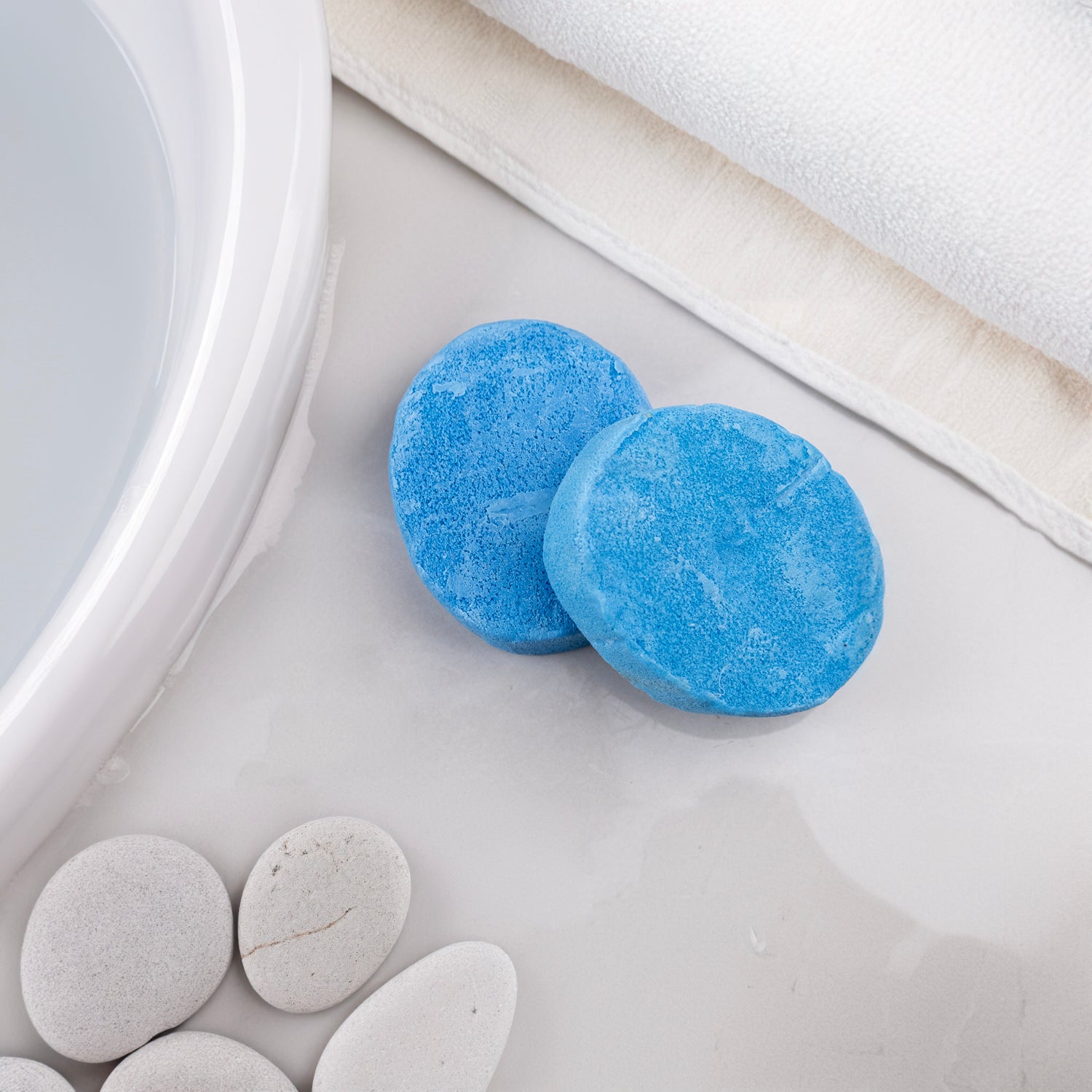 Okyanus esintili ve doğal sünger içeren sabun – ferahlatıcı, arındırıcı ve maskülen kokulu bitkisel bakım ürünü