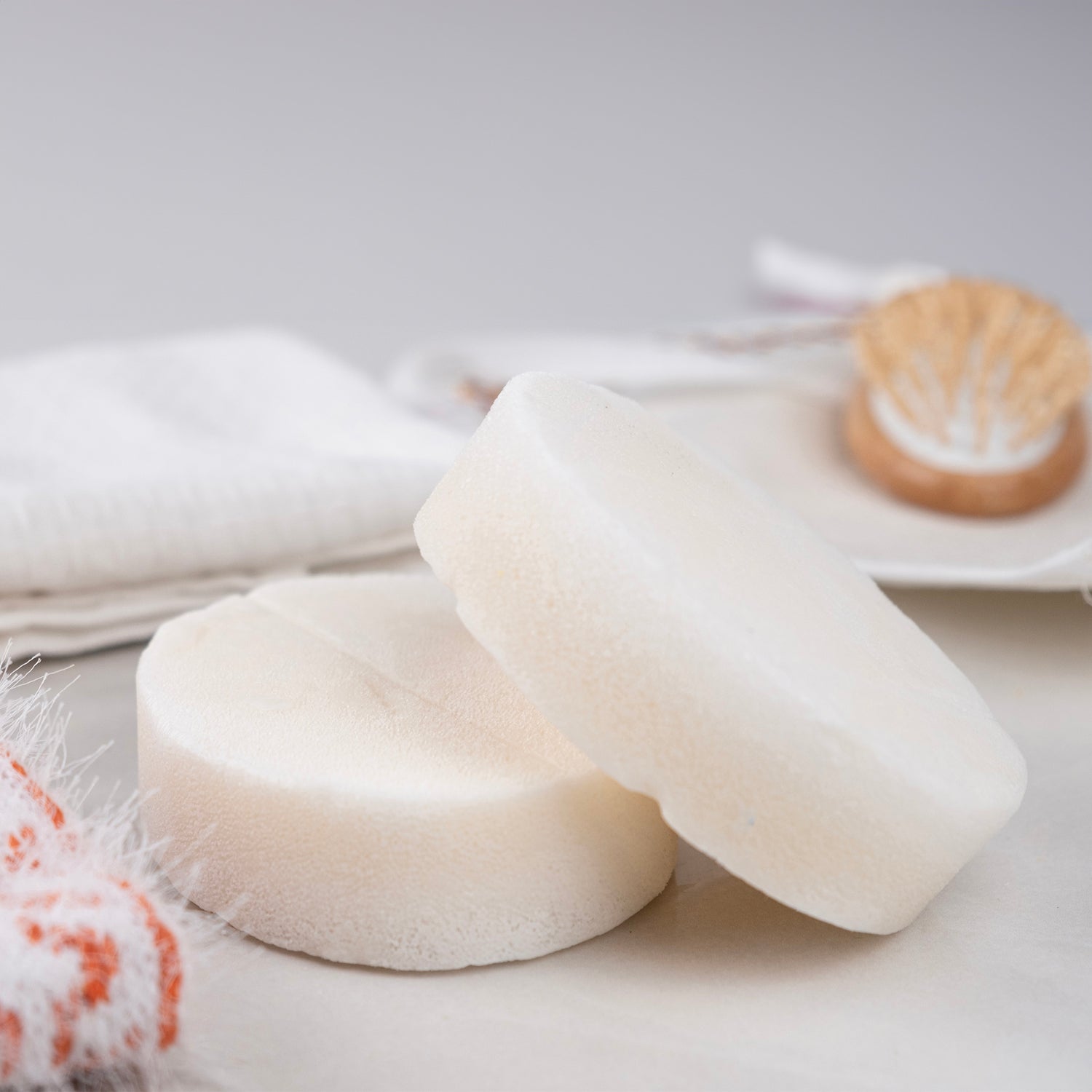 Türk hamamı kokulu ve doğal sünger içeren sabun – geleneksel, arındırıcı ve ferahlatıcı doğal bakım ürünü