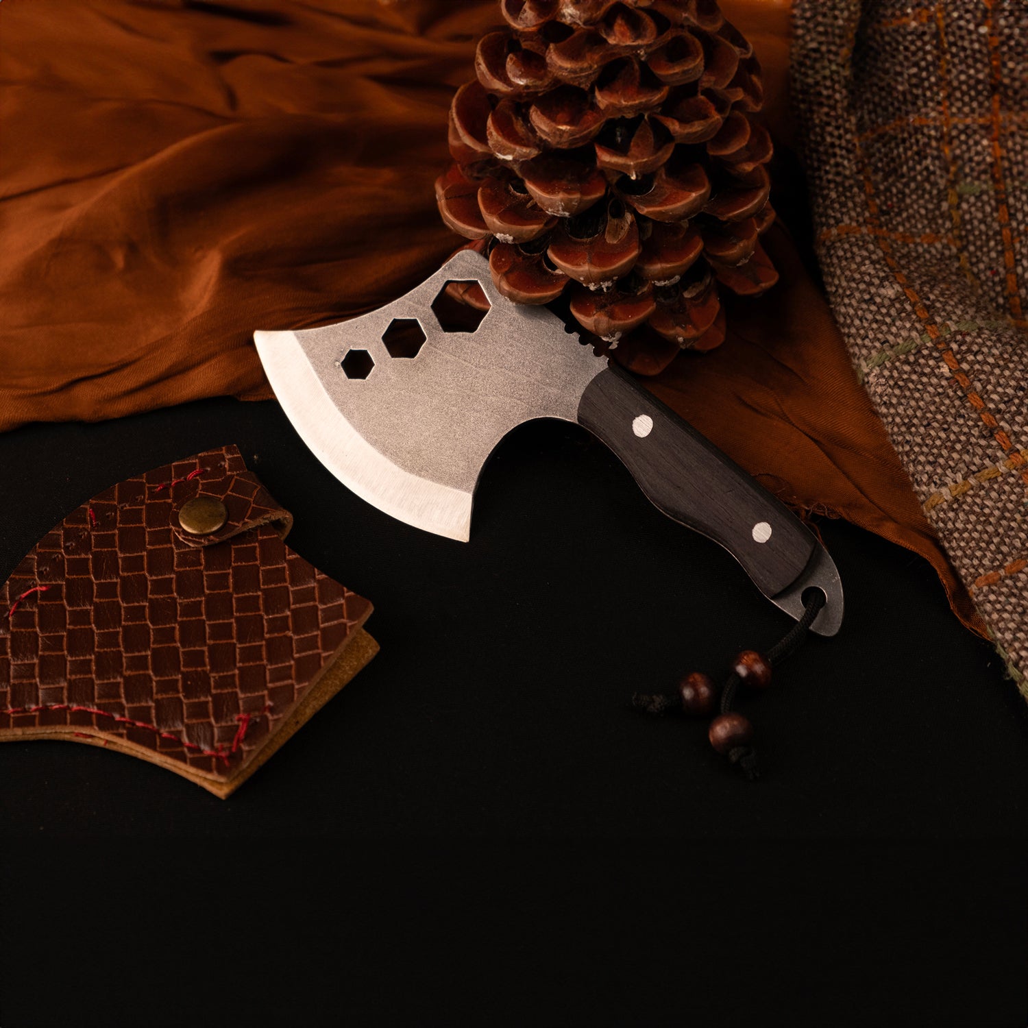 Ahşap saplı ve 4116 çelikten üretilmiş Alya mini satır modeli – kompakt ve pratik kesim aracı