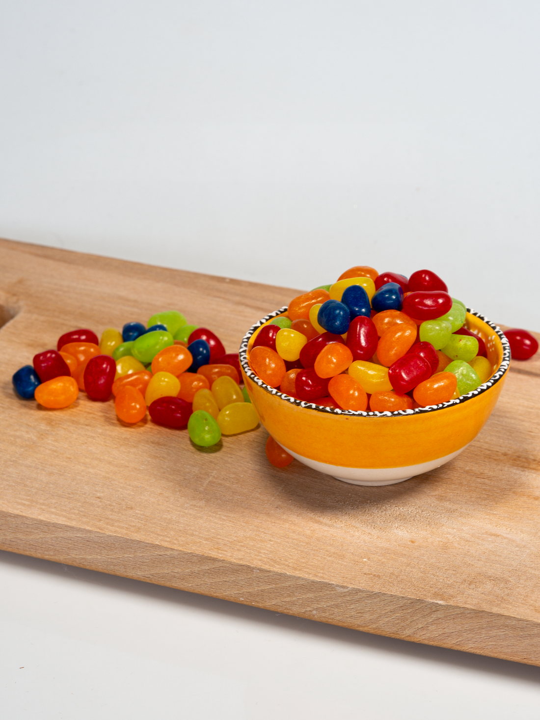 meyveli fasulye jelibon, fasulye şeklinde renkli jelibon görseli, yumuşak meyve aromalı jelibon