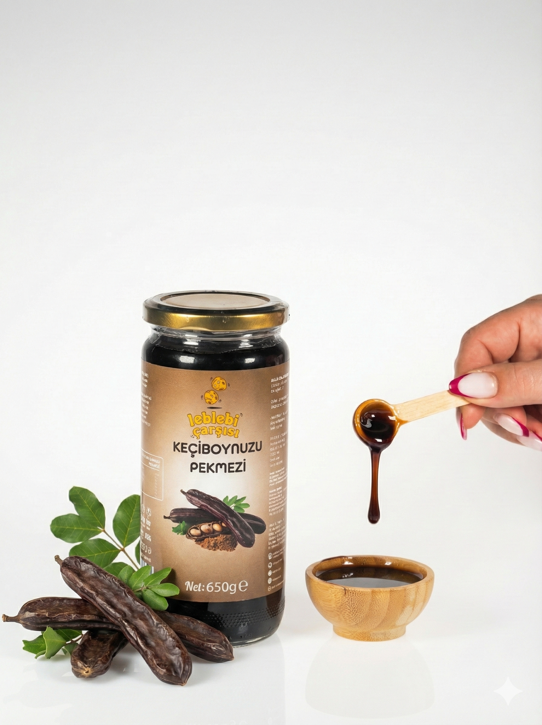 Keçiboynuzu Pekmezi – Cam kavanozda sunulan koyu kıvamlı, katkısız ve doğal pekmez görüntüsü