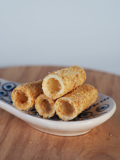 Cevizli tel kadayıfla hazırlanmış Konya sarması tatlısı – şerbetli, çıtır ve geleneksel Türk tatlısı