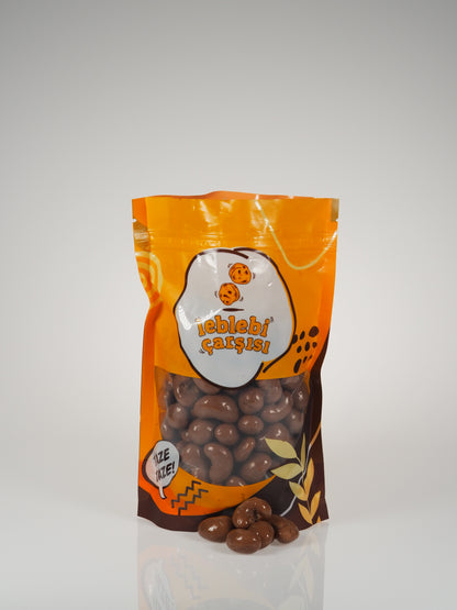 Sütlü çikolatayla kaplı kavrulmuş kaju fıstıkları – lezzetli ve katkısız atıştırmalık