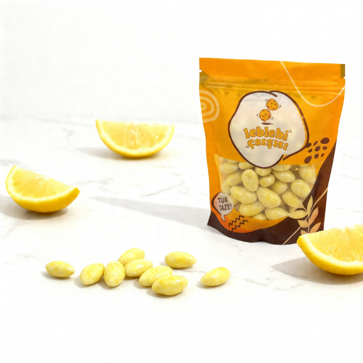 Limon aromalı beyaz çikolata ile kaplanmış çıtır badem drajeler