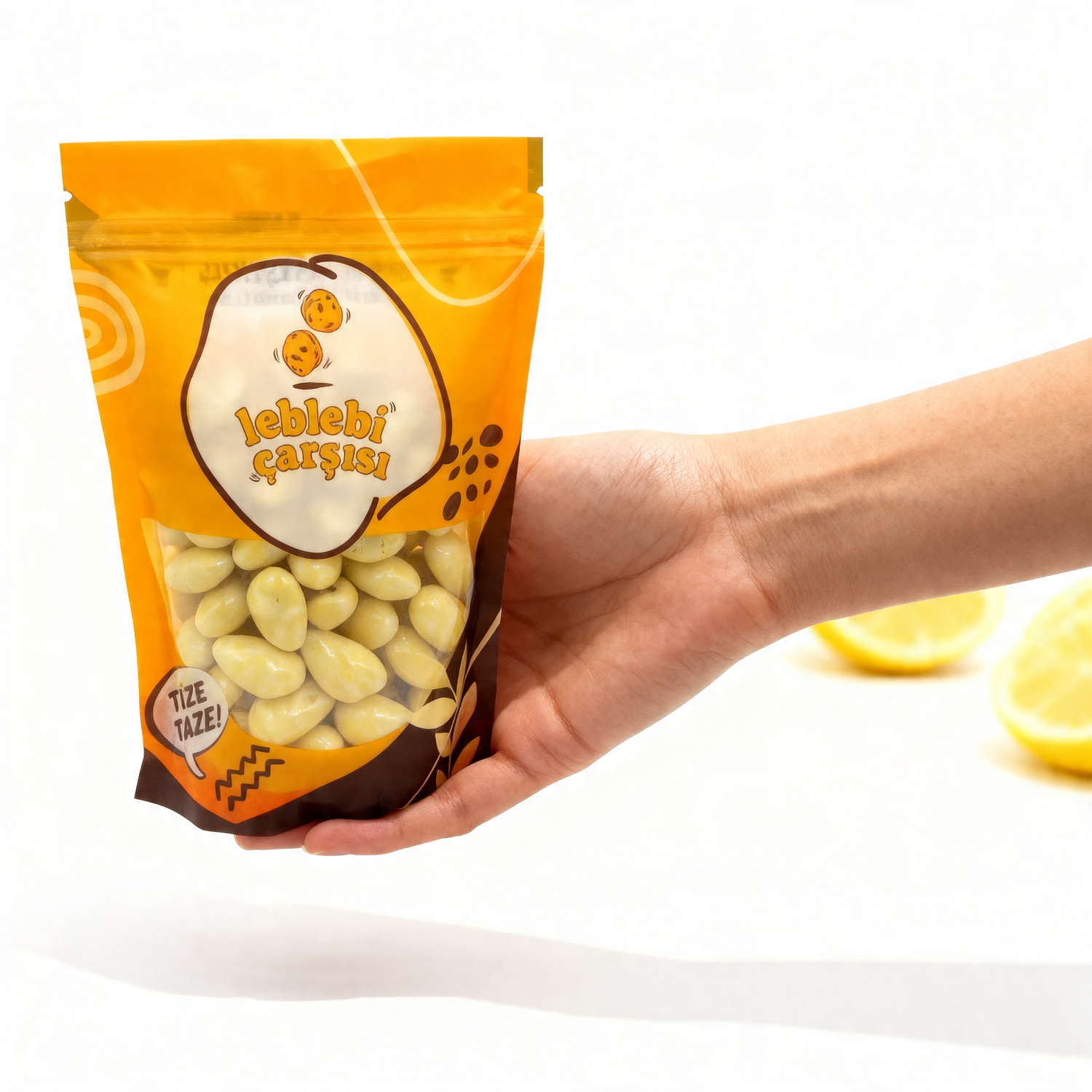 Limon aromalı beyaz çikolata ile kaplanmış çıtır badem drajeler