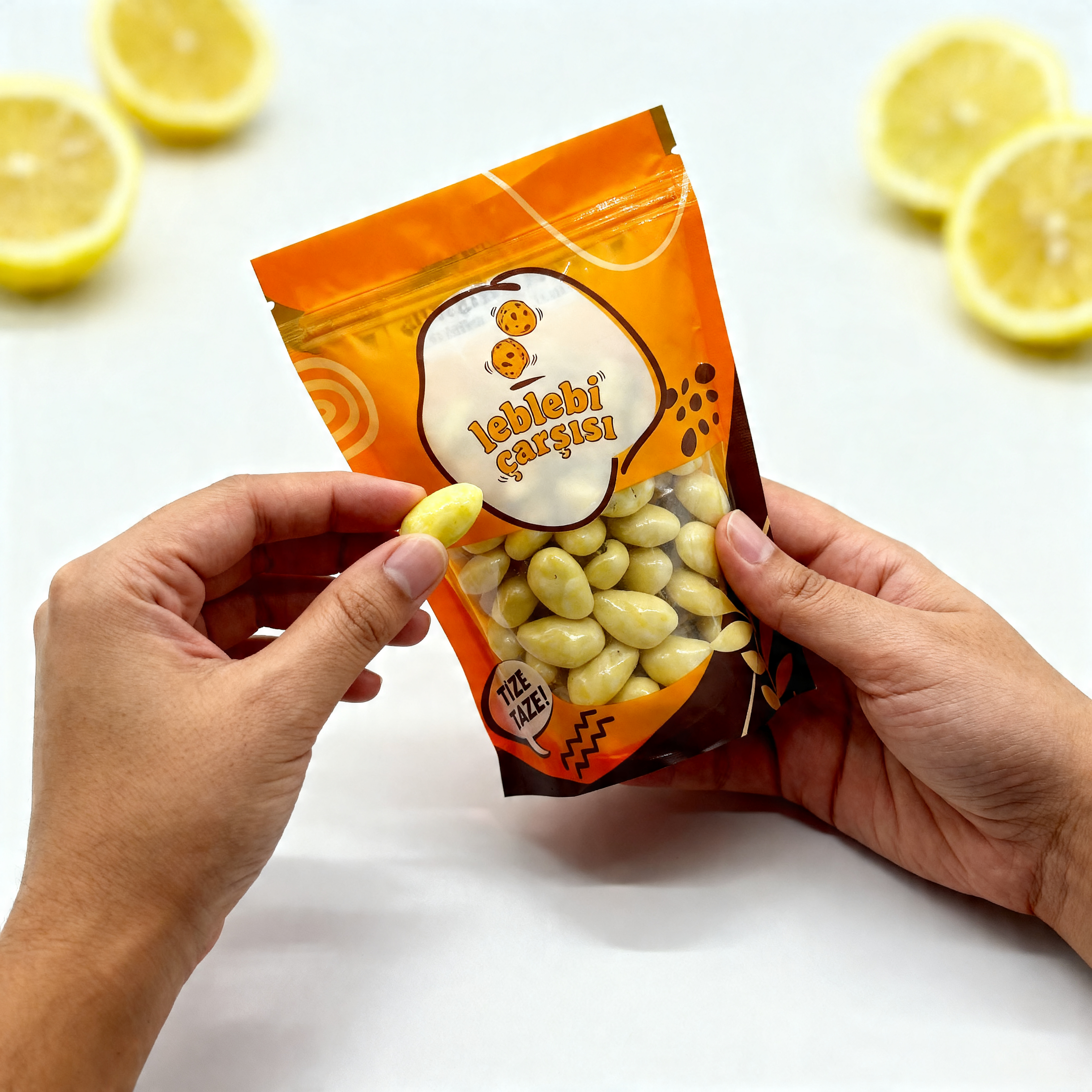 Limon aromalı beyaz çikolata ile kaplanmış çıtır badem drajeler