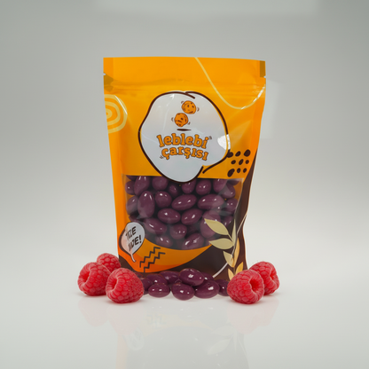 Ahududu aromalı sütlü çikolata kaplı badem drajeler – pembe tonlu meyvemsi atıştırmalık