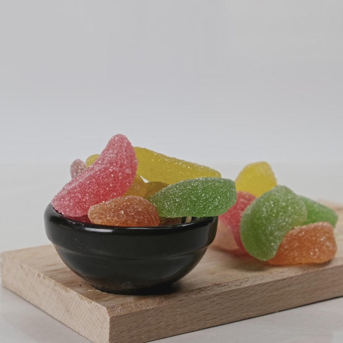 Mandalina dilim jelibon – mandalina şeklinde, meyve aromalı, turuncu renkli yumuşak jelibon şekerleme